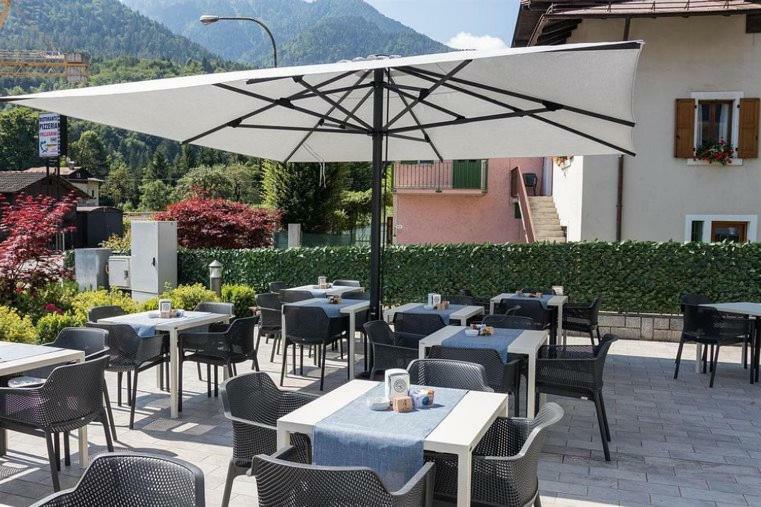 Hotel Milano Tione di Trento Dış mekan fotoğraf